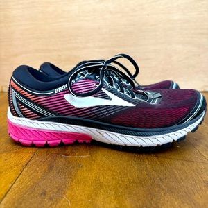 Brooks Ghost 10 women’s running shoe - size 9